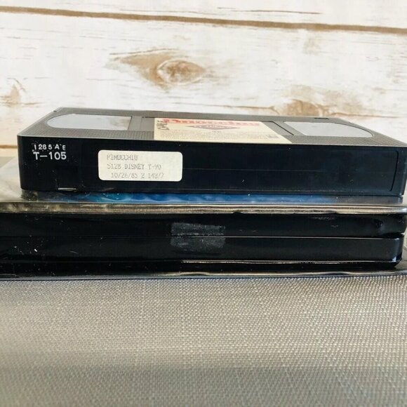 PINOCCHIO VHS Home Video Tape The Classic Walt Disney Clamshell Case - Picture 3 of 8